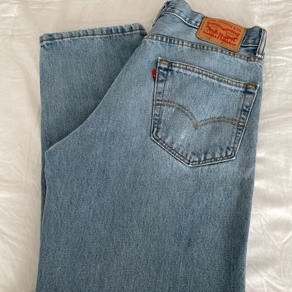 Classic Levi’s 550 Jeans - Picture 4 of 4